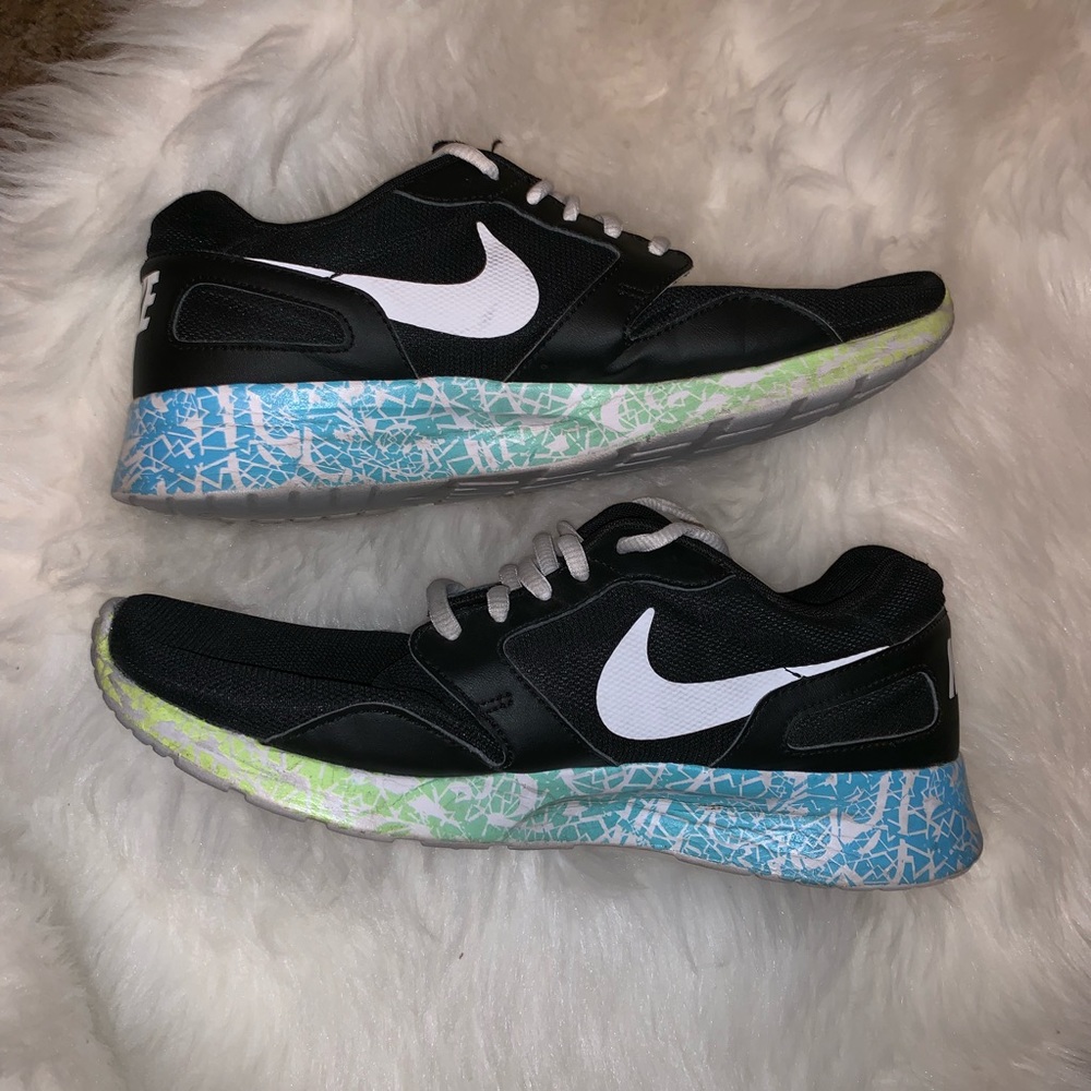 Nike shoes 💙💚